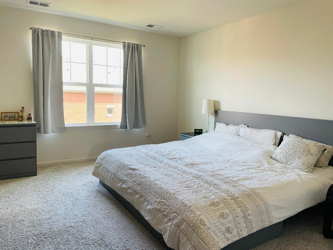 48 Grey Wolf Drive Wheeling, IL 60090 - Photo 14 of 23 a large bed sitting in a bedroom next to a window