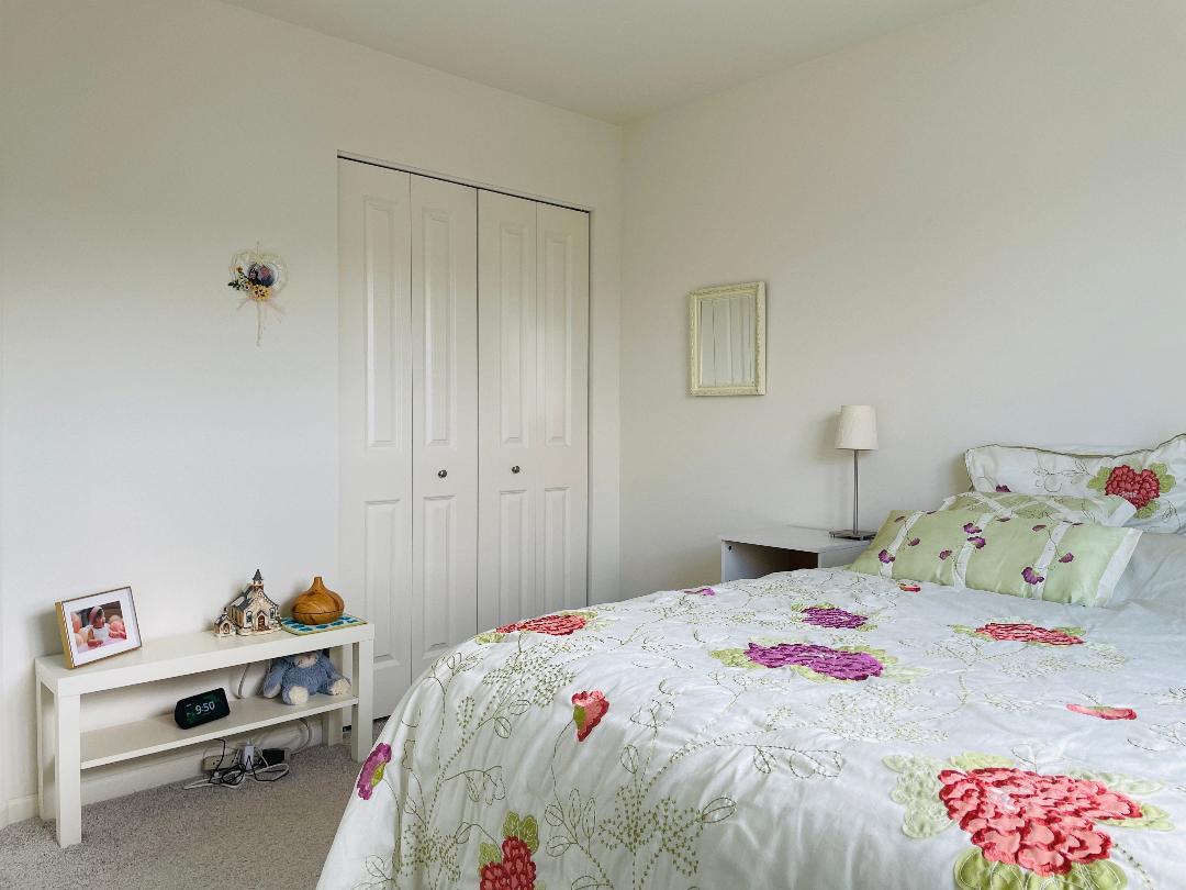 48 Grey Wolf Drive Wheeling, IL 60090 - Photo 20 of 23 a bedroom with a bed and cabinets