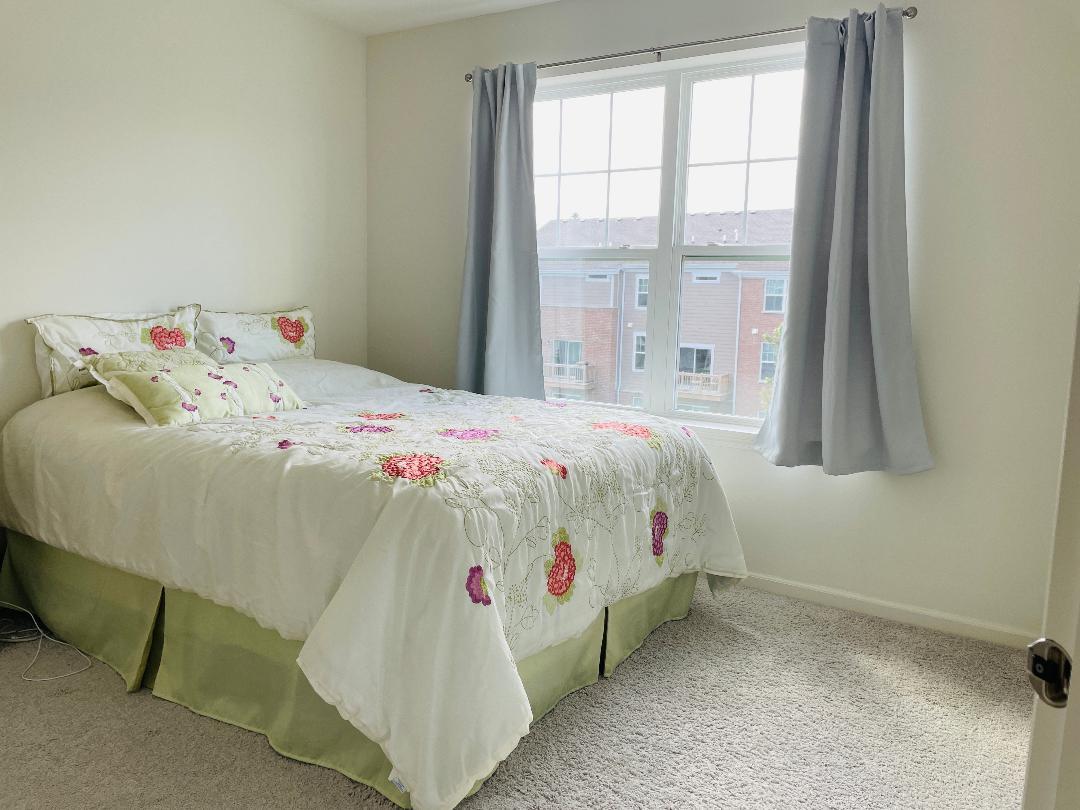 48 Grey Wolf Drive Wheeling, IL 60090 - Photo 21 of 23 a bedroom with a bed and a window