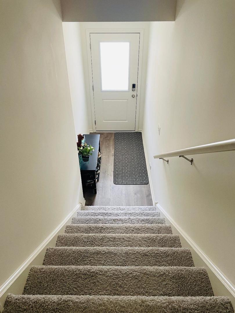 48 Grey Wolf Drive Wheeling, IL 60090 - Photo 4 of 23 a view of entryway and hall
