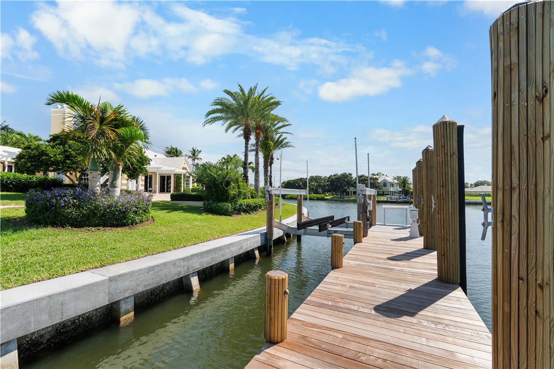 220 Rudder Road Vero Beach, FL 32963 - Photo 9 of 36