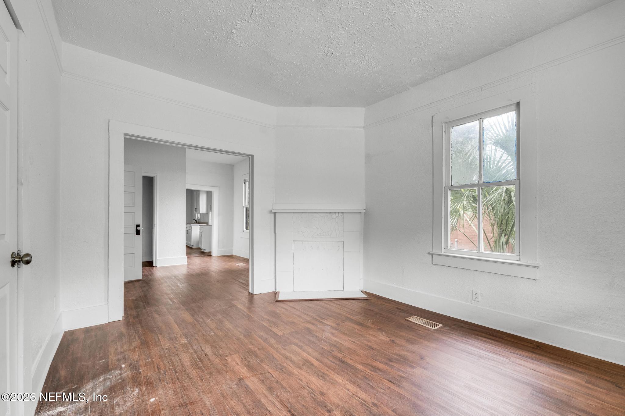 2106 Moncrief Road Jacksonville, FL 32209 - Photo 3 of 19 pbd04812-pbd04816