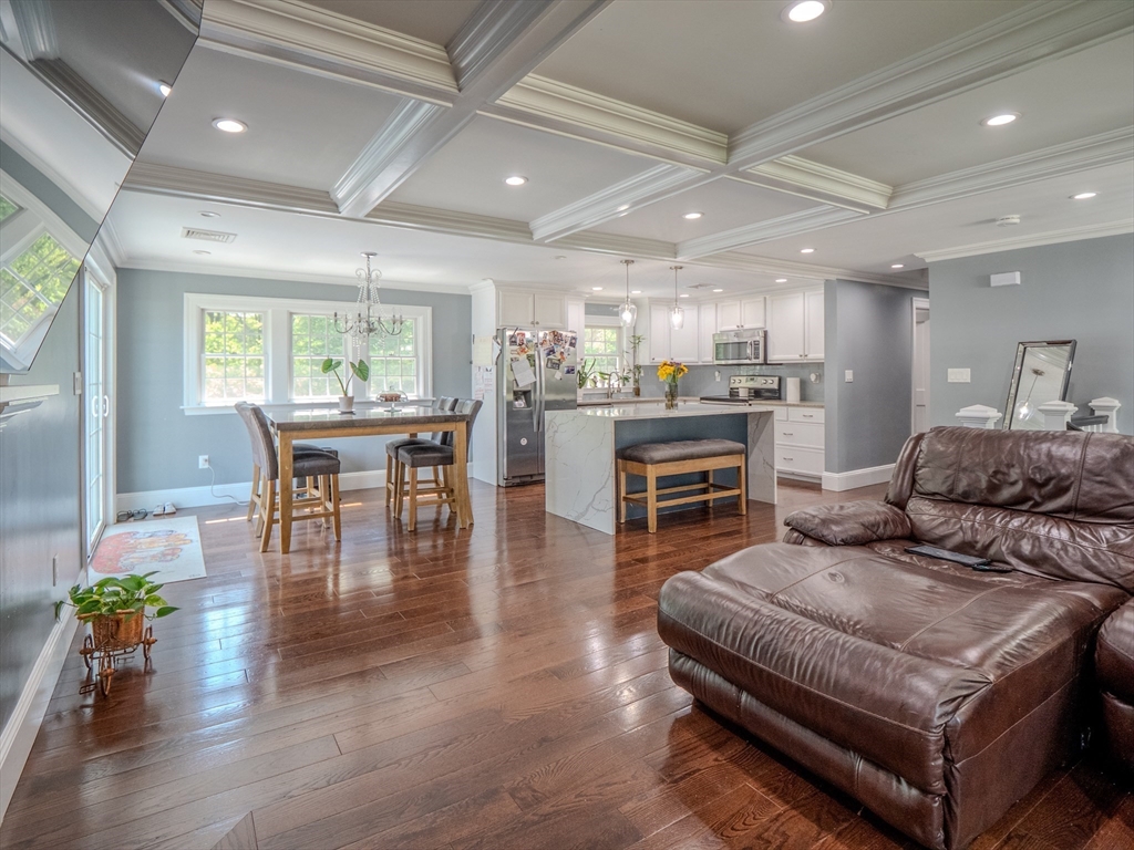 159 Mishawum Road Woburn, MA 01801 - Photo 4 of 38