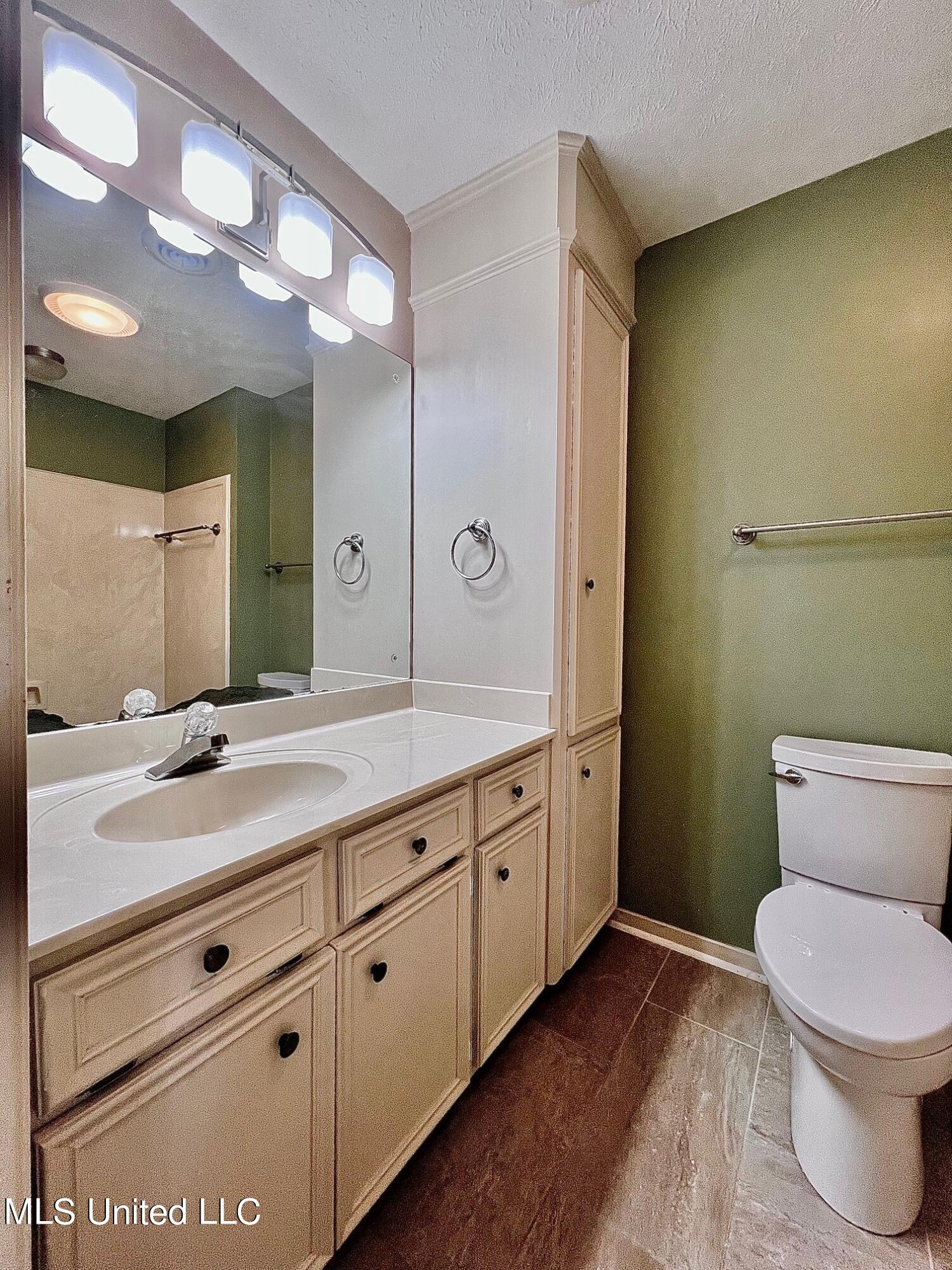 116 Villa Way Clinton, MS 39056 - Photo 23 of 37 Master bath