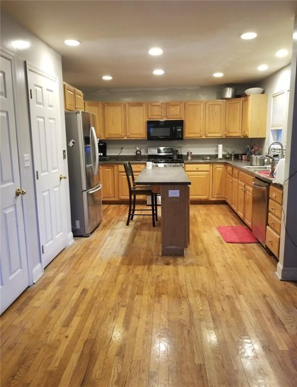 728 Mercer Street Pittsburgh, PA 15219 - Photo 7 of 27 kitchen