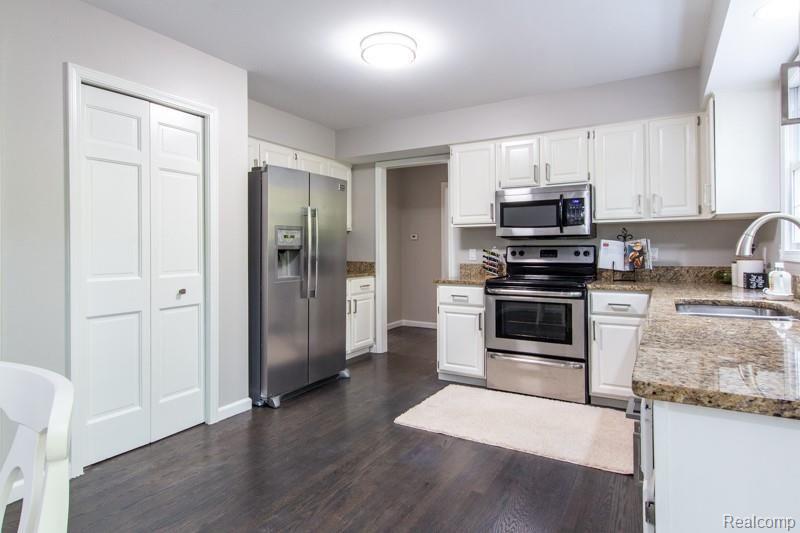 1461 Sandy Ridge Drive Rochester Hills, MI 48306 - Photo 17 of 39