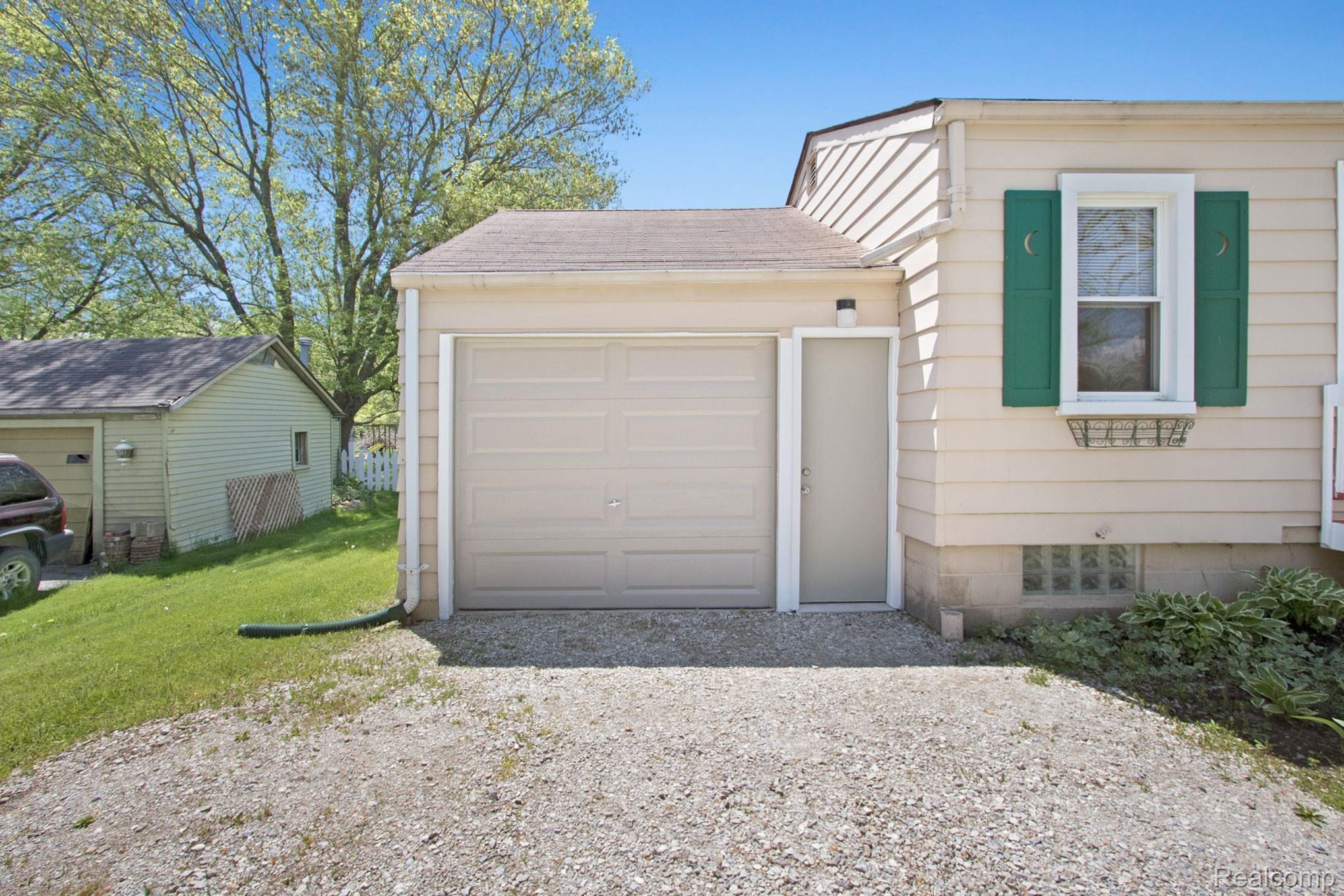 11780 Kaeding Road Romeo, MI 48065 - Photo 20 of 35 052620_13.jpg
