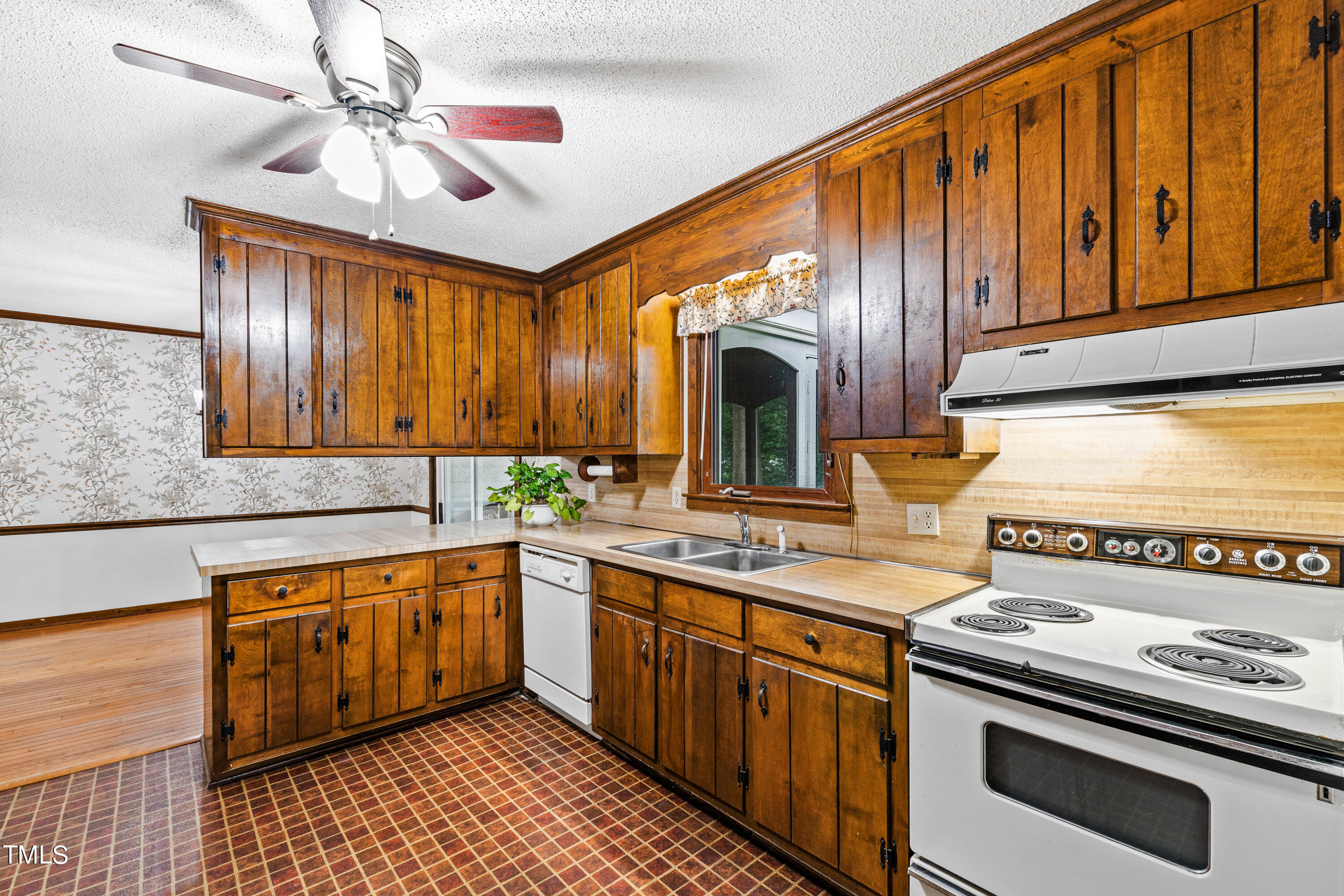 224 Singleton Street Raleigh, NC 27606 - Photo 13 of 49 KitchenB