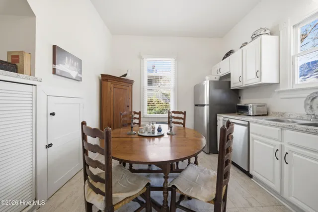 $472,500 | 303 East King Street, Edenton, NC 27932