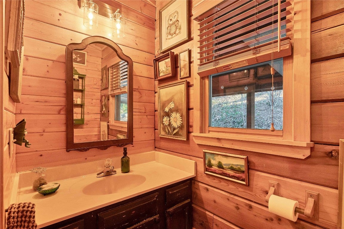 494 Satulah Ridge Road Highlands, NC 28741 - Photo 39 of 58 Guest Bathroom