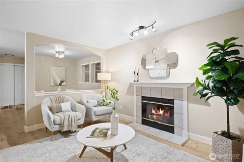 $529,500 | 18501 Southeast Newport Way, Unit G132, Issaquah, WA 98027