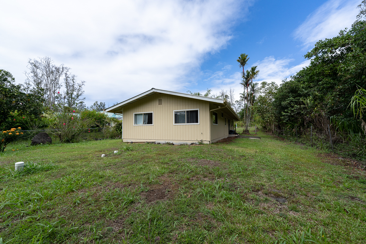 15-2808 Moi Street Pahoa, HI 96778 - Photo 11 of 11 a view of a backyard with potted plants and large tree