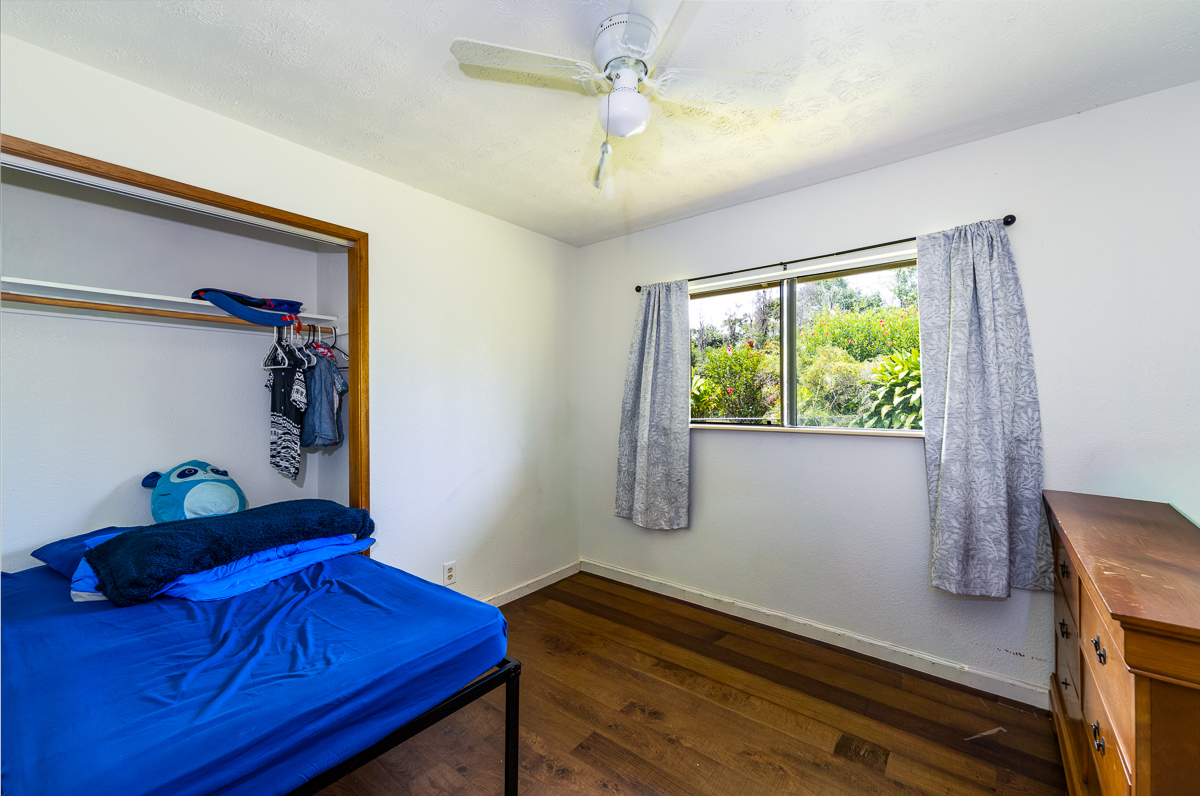 15-2808 Moi Street Pahoa, HI 96778 - Photo 4 of 11 a view of hallway with a bed and a window