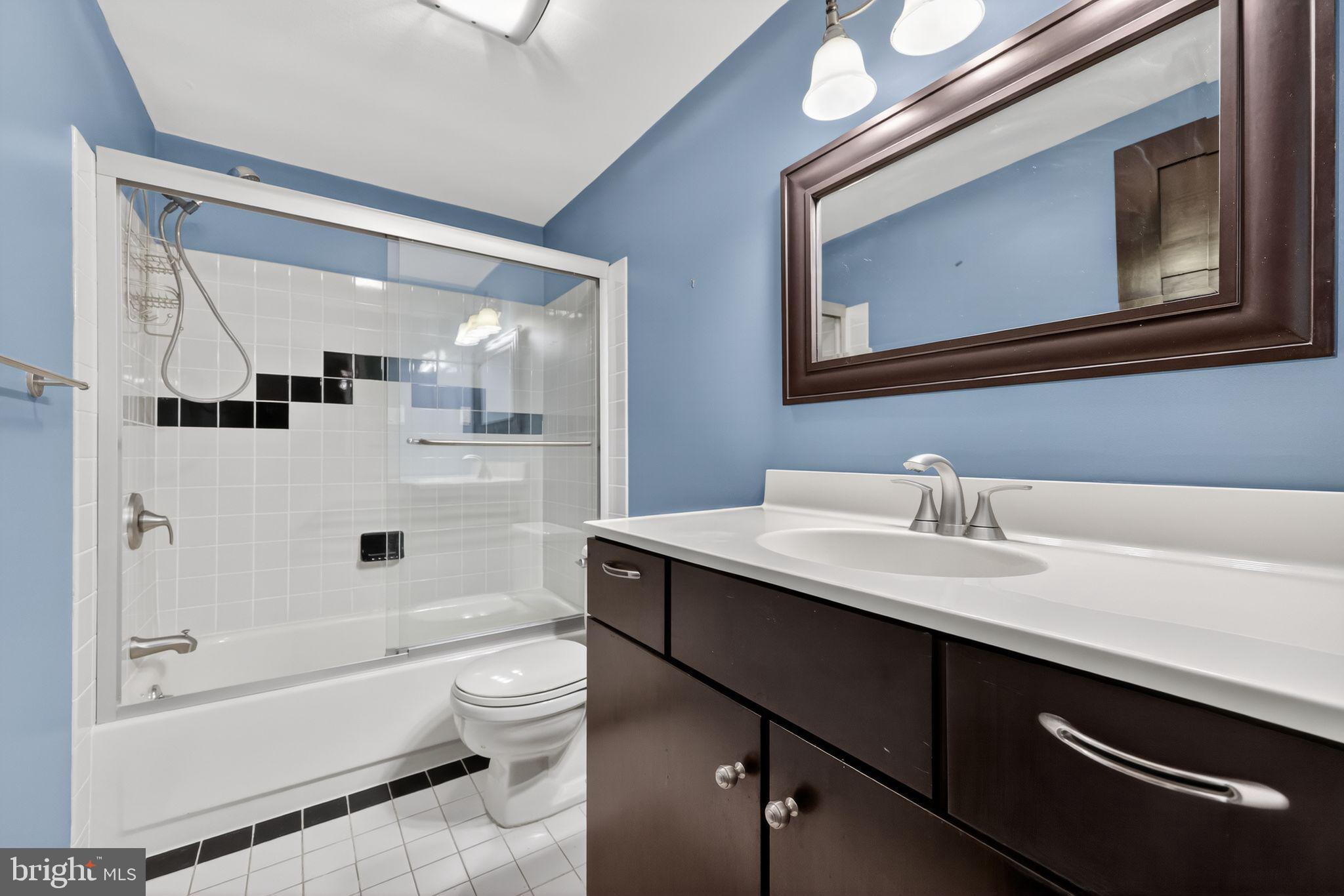 126 Cuthbert Street, Unit 3 Philadelphia, PA 19106 - Photo 21 of 32 Guest Bathroom