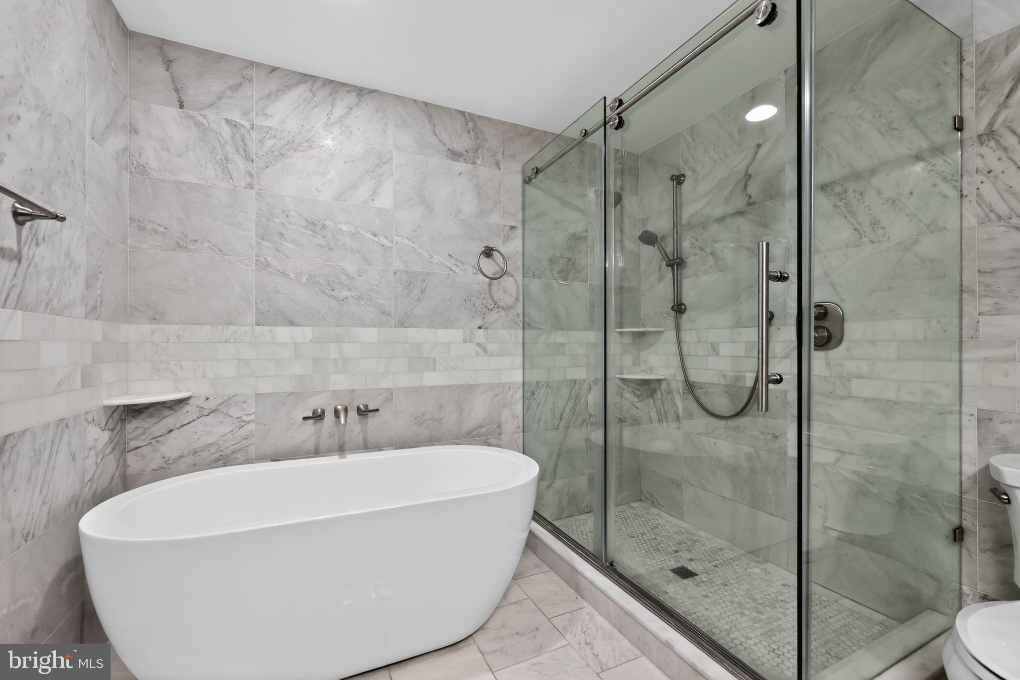 126 Cuthbert Street, Unit 3 Philadelphia, PA 19106 - Photo 27 of 32 Primary Bathroom