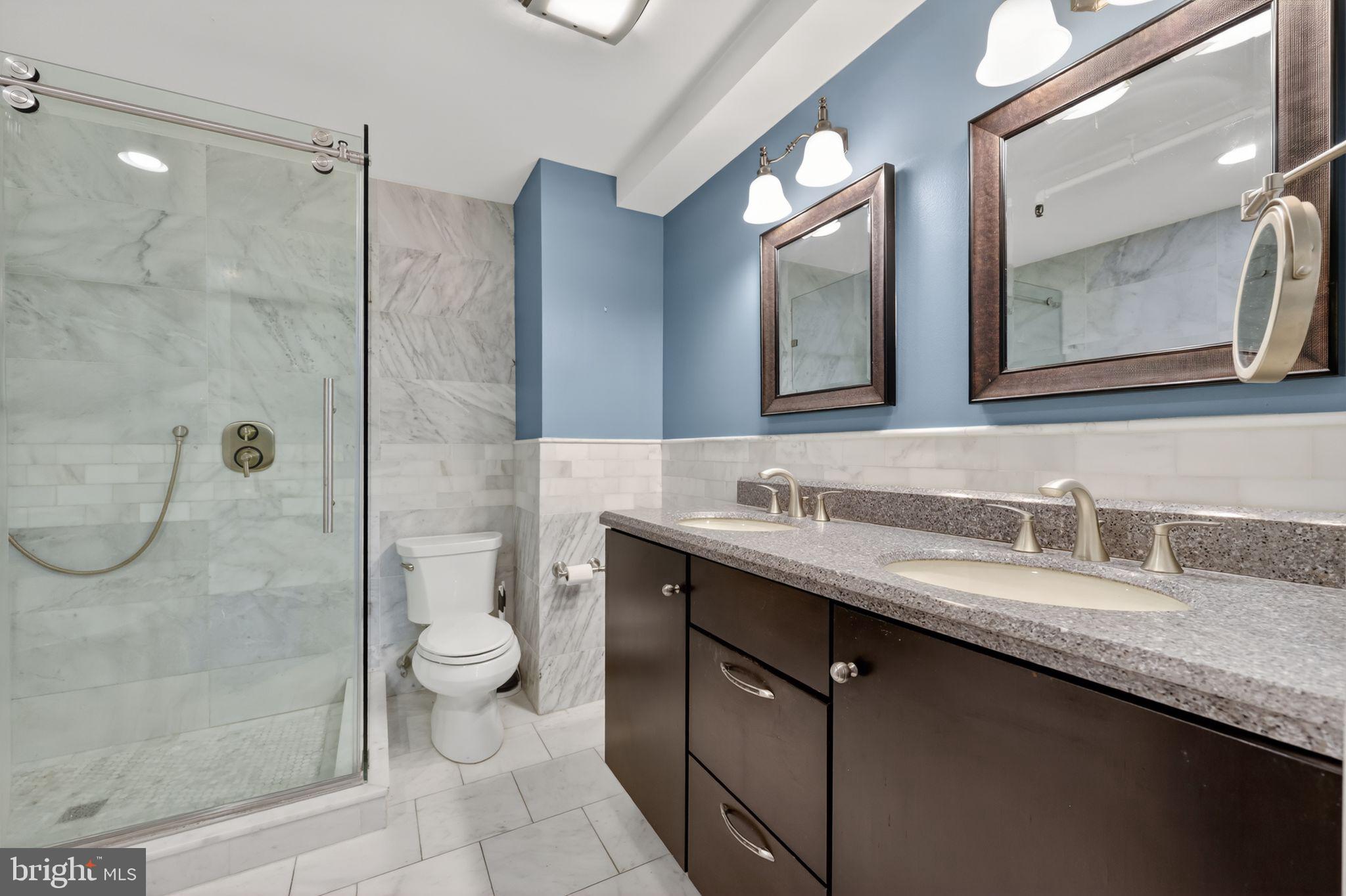 126 Cuthbert Street, Unit 3 Philadelphia, PA 19106 - Photo 28 of 32 Primary Bathroom