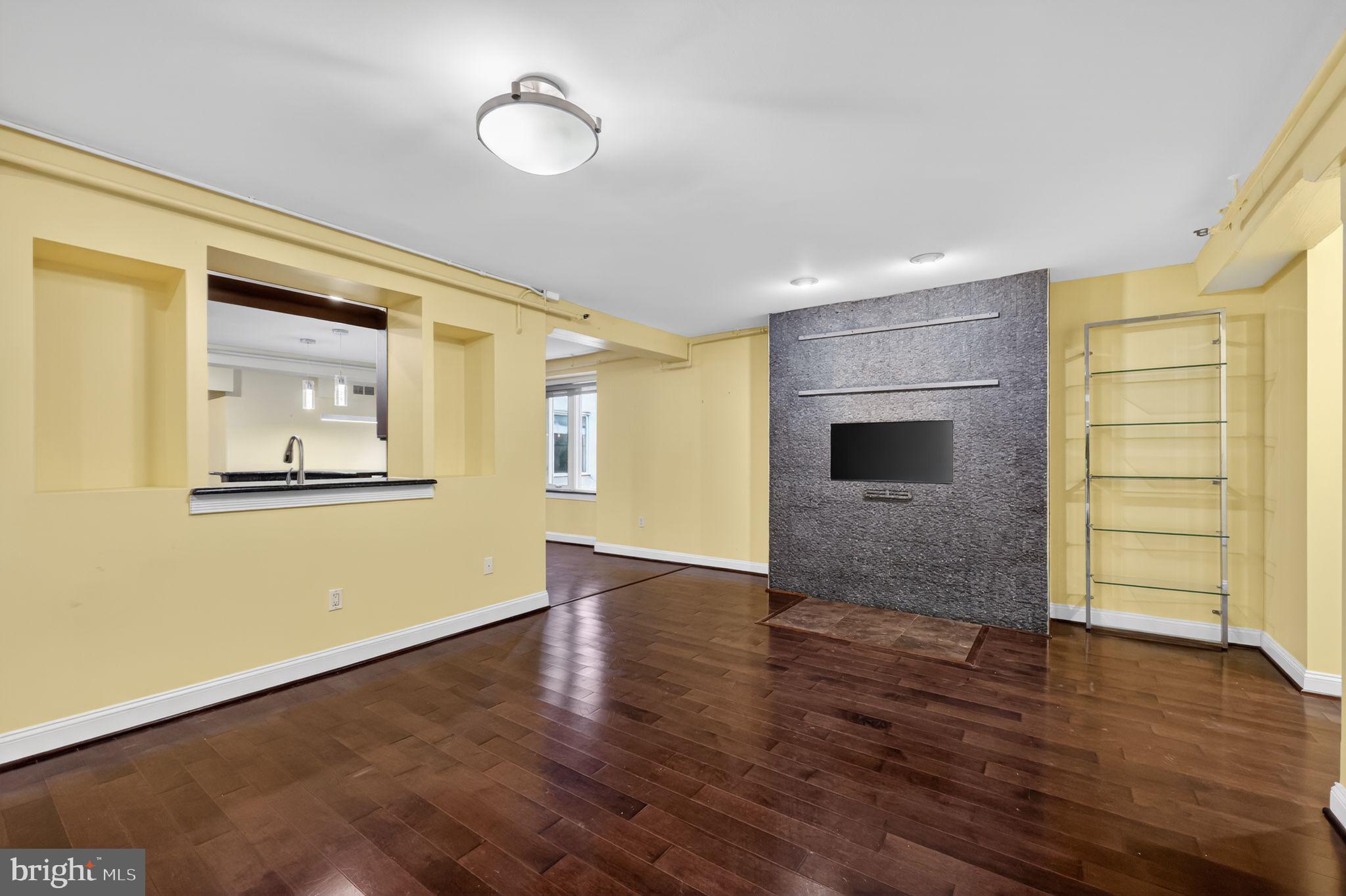 126 Cuthbert Street, Unit 3 Philadelphia, PA 19106 - Photo 3 of 32 Foyer leading into Living Room