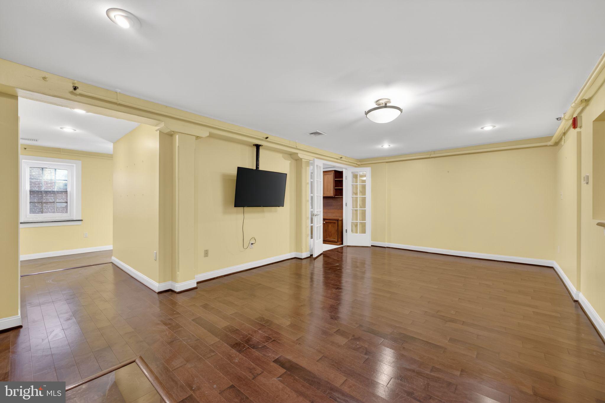 126 Cuthbert Street, Unit 3 Philadelphia, PA 19106 - Photo 7 of 32 Living Room to Office