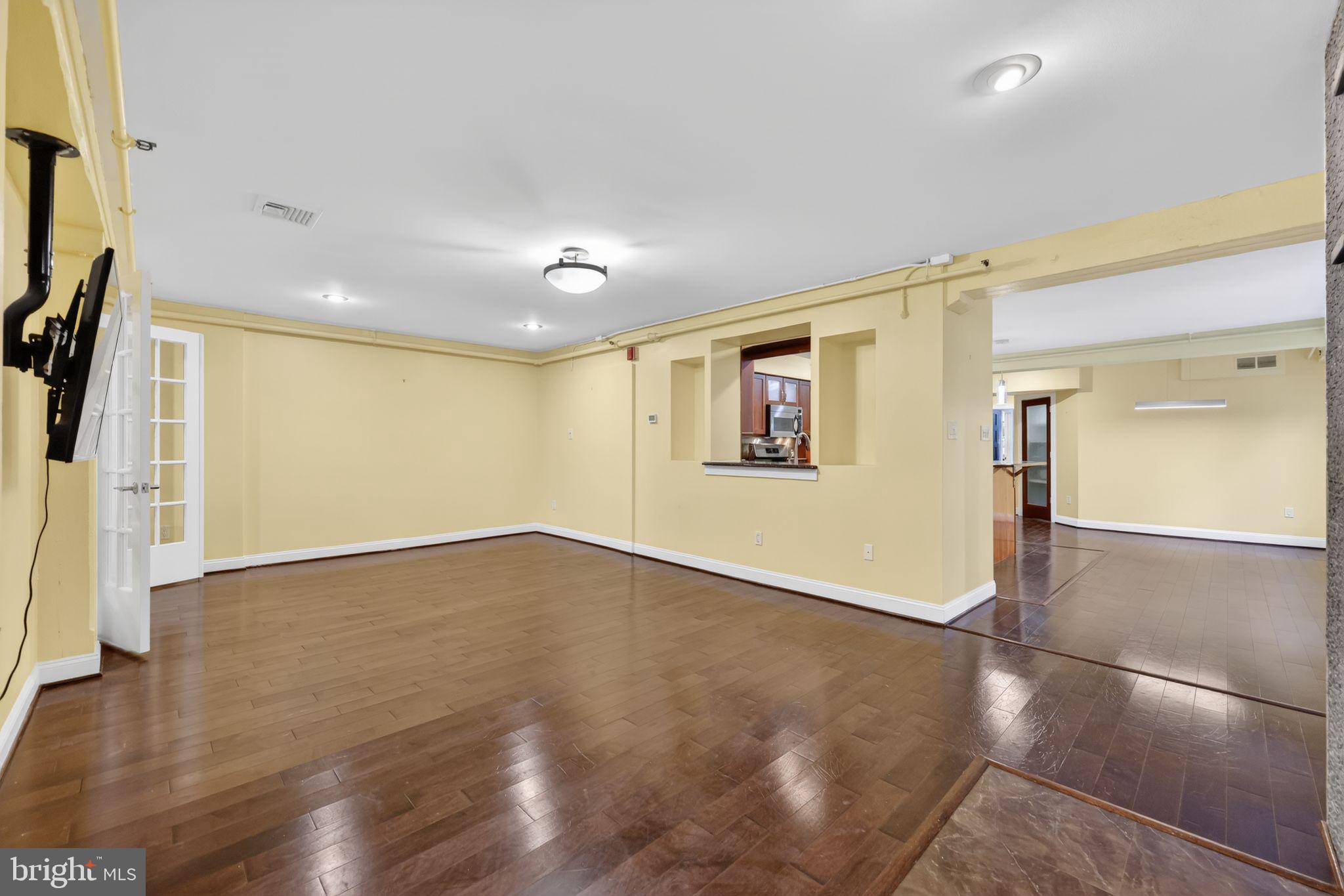 126 Cuthbert Street, Unit 3 Philadelphia, PA 19106 - Photo 8 of 32 Living Room to Kitchen