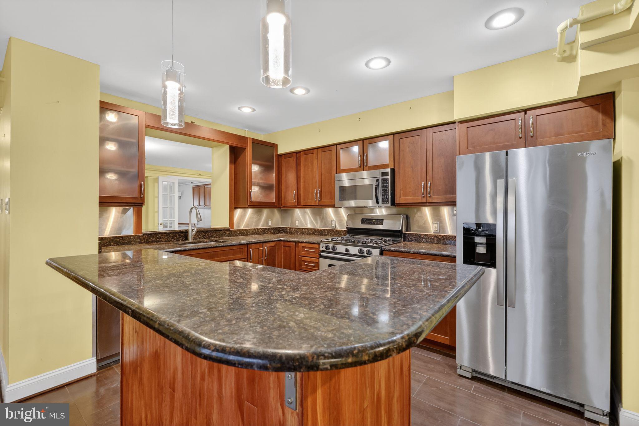 126 Cuthbert Street, Unit 3 Philadelphia, PA 19106 - Photo 9 of 32 Eat-In Kitchen