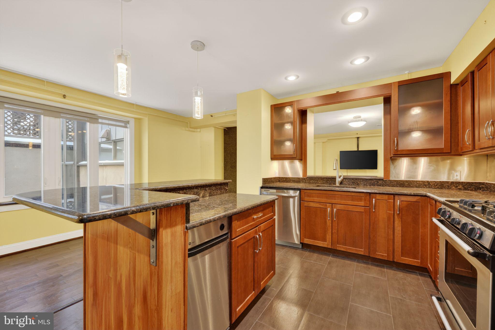 126 Cuthbert Street, Unit 3 Philadelphia, PA 19106 - Photo 10 of 32 Open Chef's Kitchen