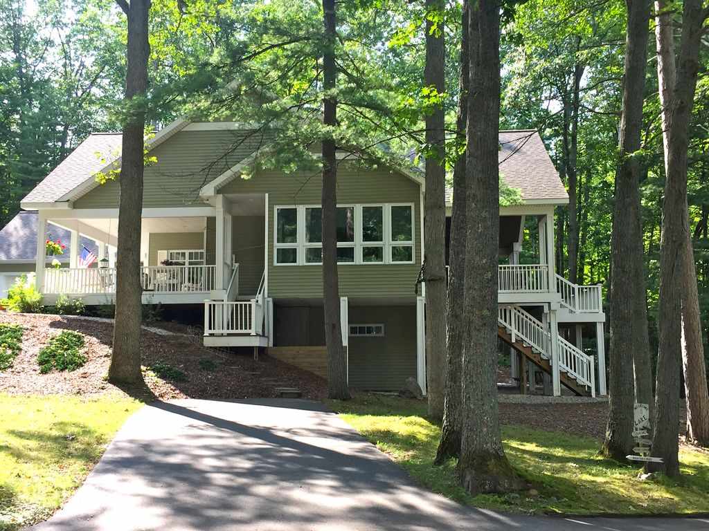 82-70 Highview Road Traverse City, MI 49696 - Photo 4 of 45 1874279-3.JPG
