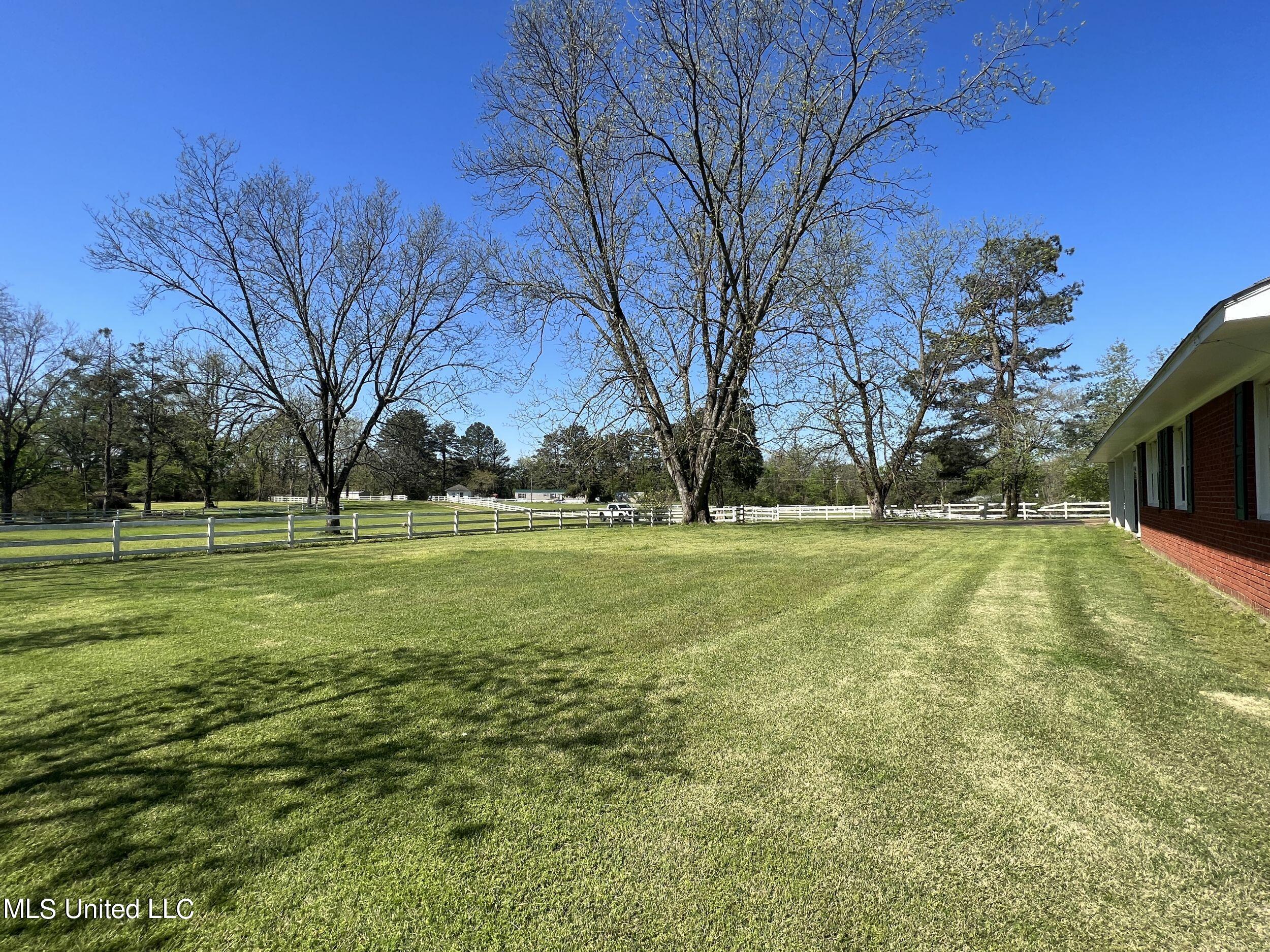 4977 Sees Chapel Road Crenshaw, MS 38621 - Photo 43 of 156 3gslsc6