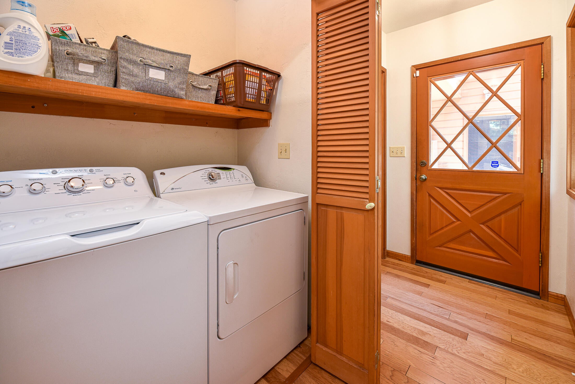 87997 Running Springs Drive Springfield, OR 97478 - Photo 26 of 48 Laundry closet