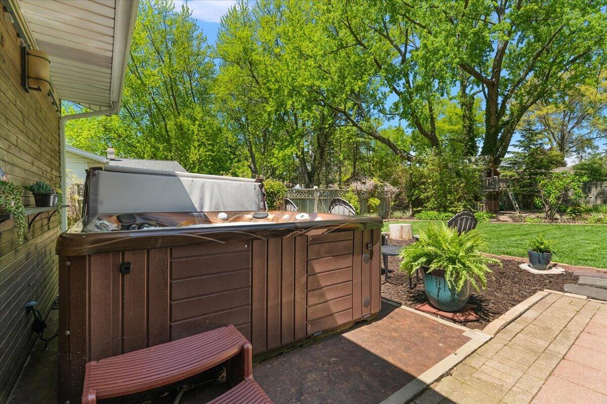 2139 Brown School Road St. Joseph, MI 49085 - Photo 29 of 34 Hot Tub