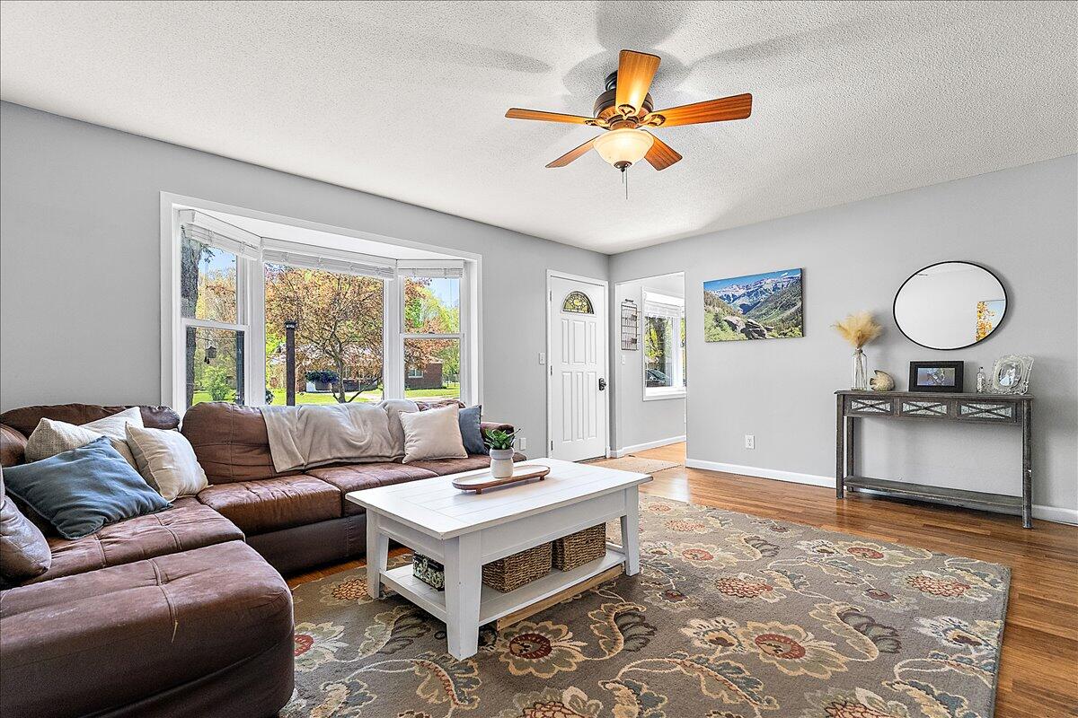 2139 Brown School Road St. Joseph, MI 49085 - Photo 5 of 34 Living Room