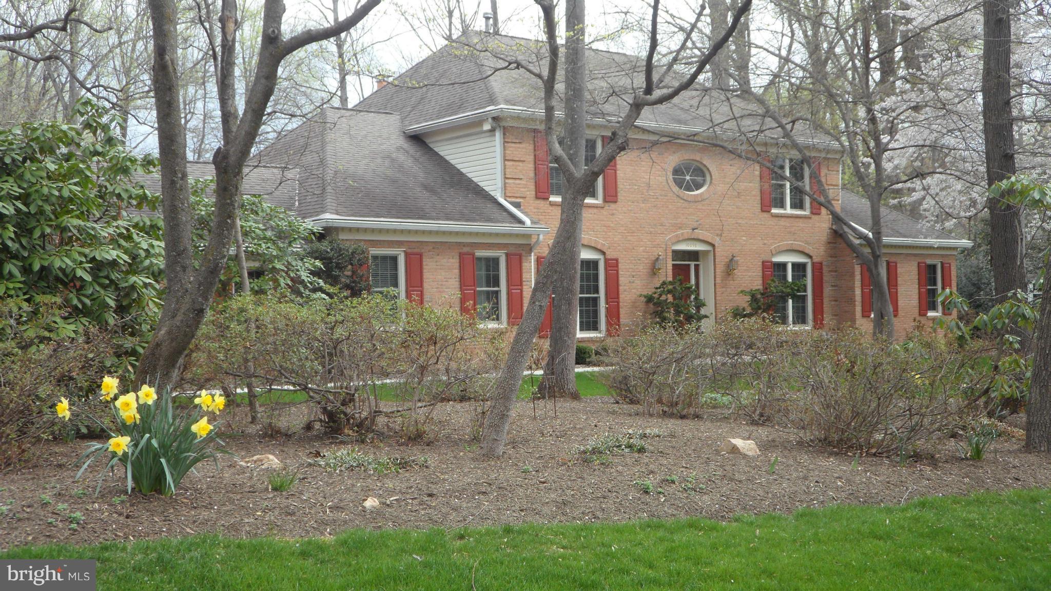 10098 Bird Road Vienna, VA 22181 - Photo 2 of 30 Exterior (Front)