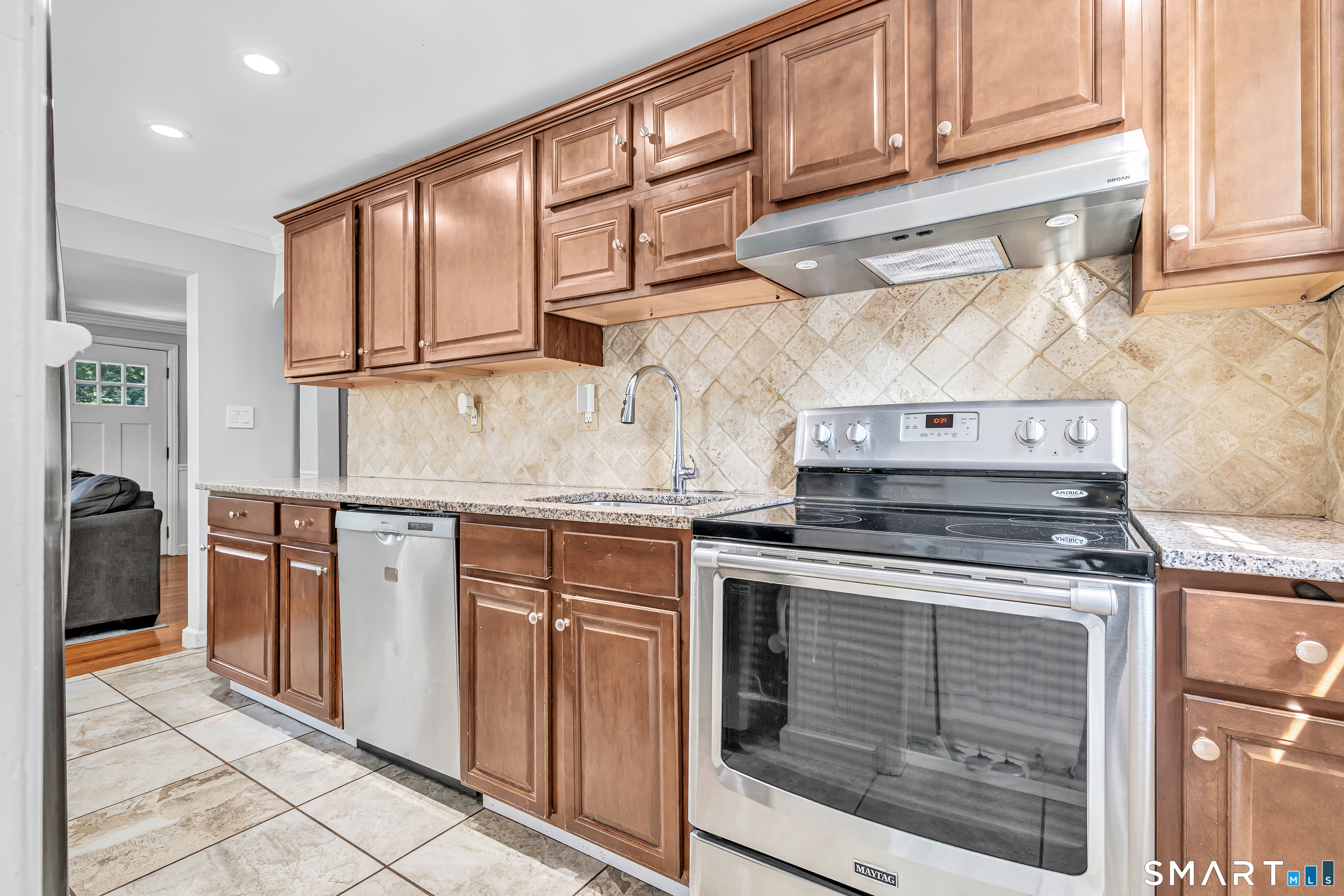 2082 Stratfield Road Fairfield, CT 06825 - Photo 10 of 38 Galley Kitchen
