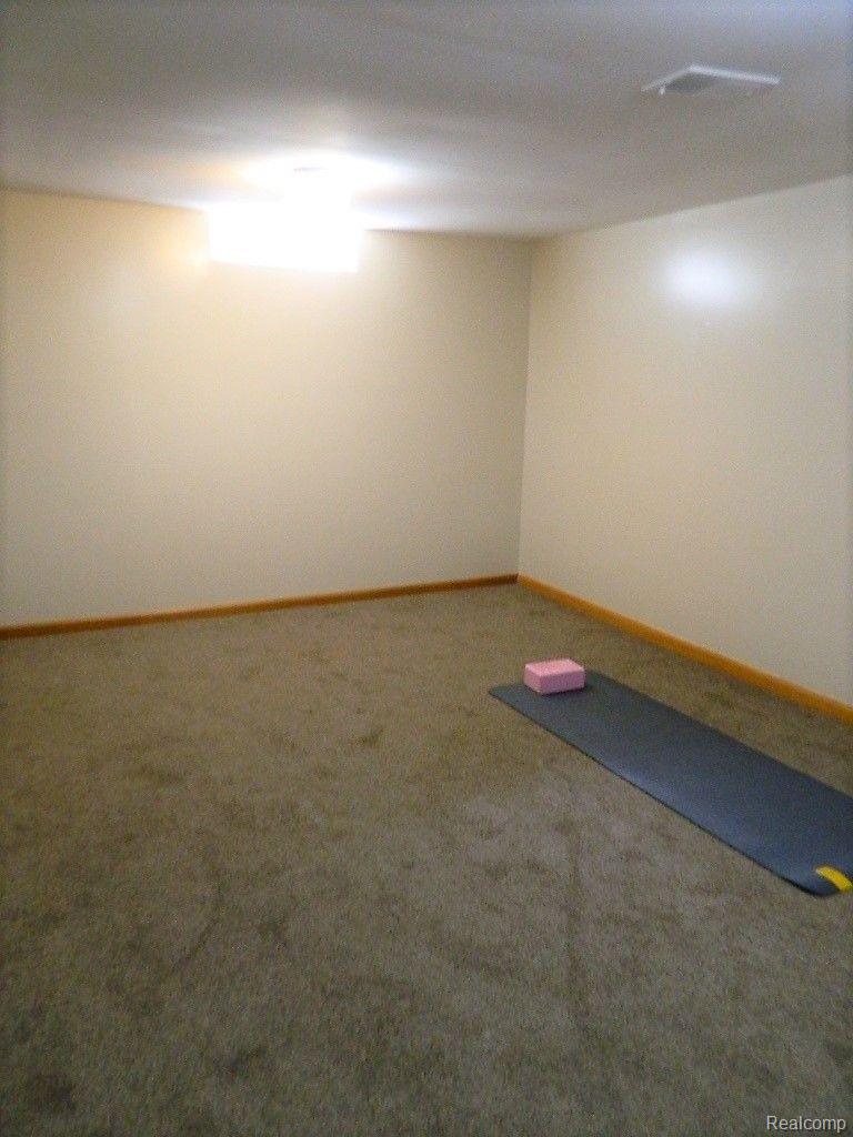 3134 Summers Road Keego Harbor, MI 48320 - Photo 17 of 18 Great Rec or family room