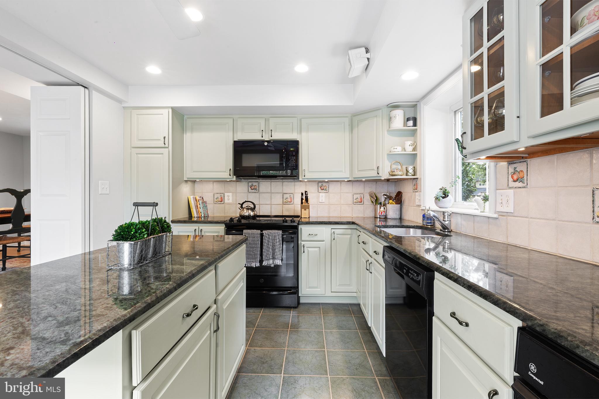 536 Drayton Road Oreland, PA 19075 - Photo 13 of 45 Charming kitchen with modern finishes.