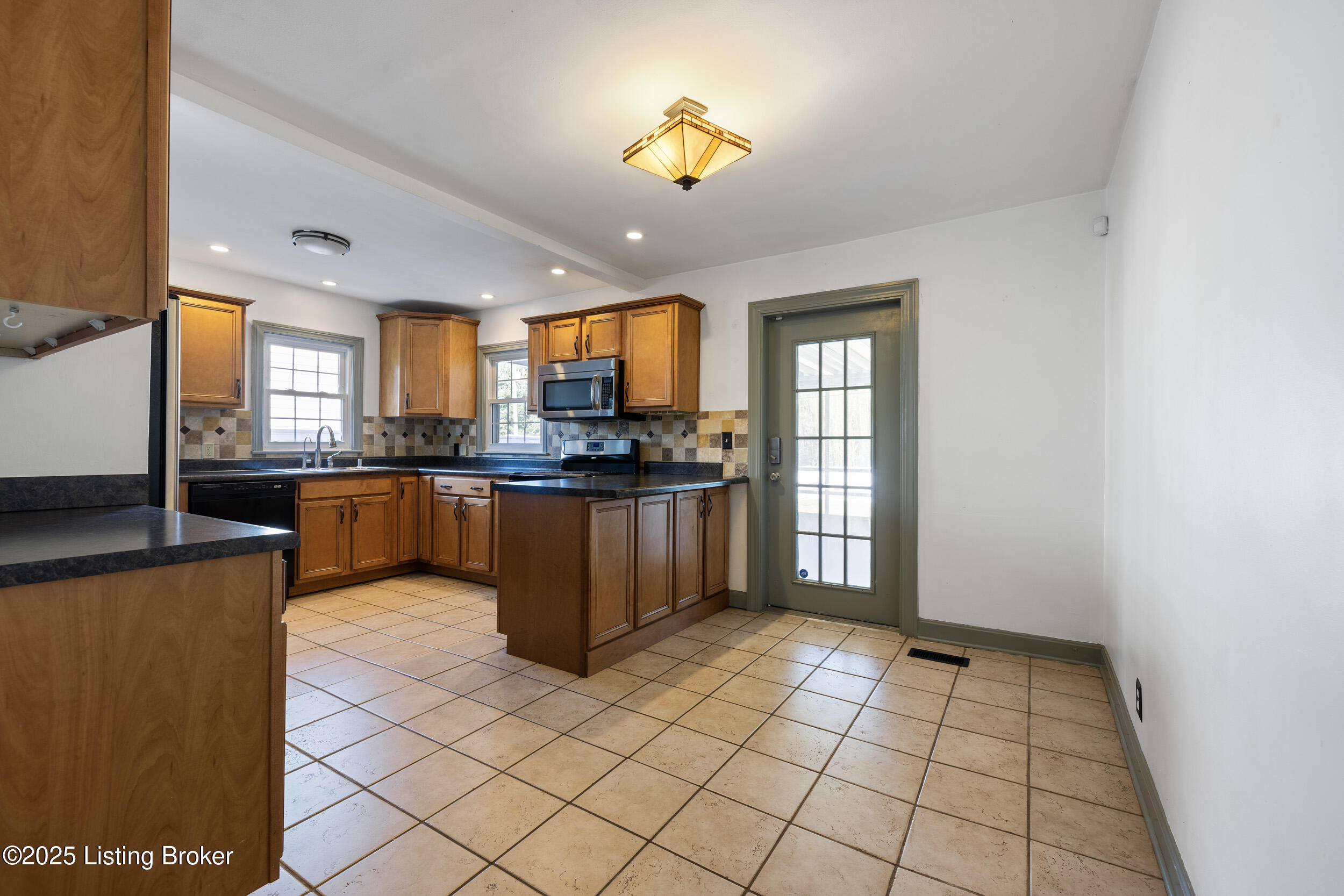 4019 Gloucester Road Louisville, KY 40207 - Photo 10 of 31 3U8A2486