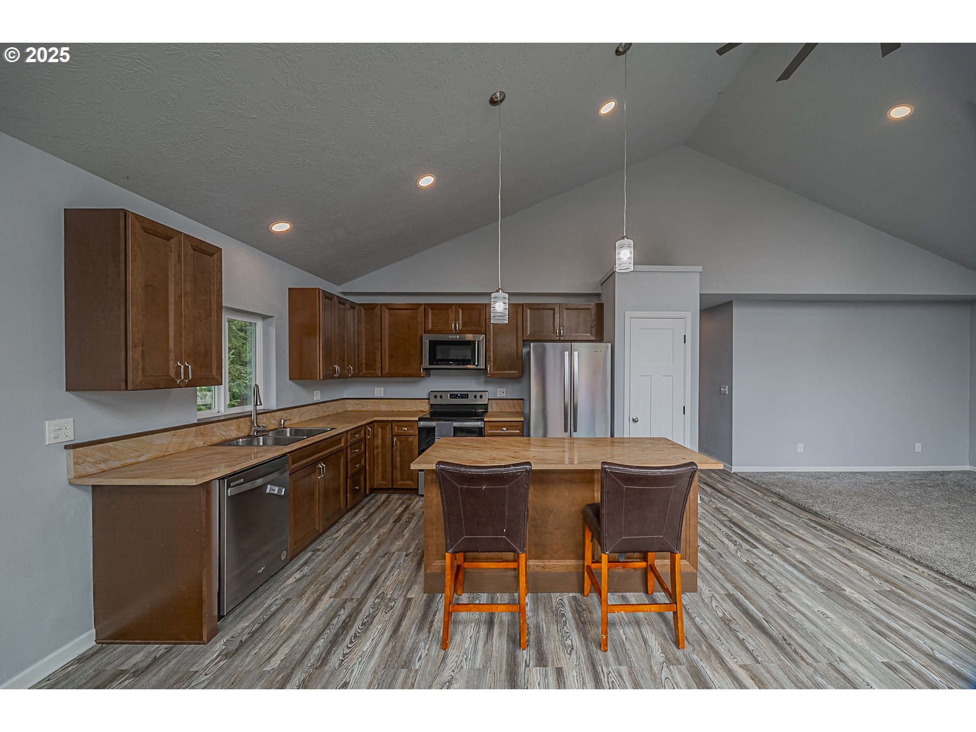 2547 Pony Creek Road North Bend, OR 97459 - Photo 19 of 48 Bedroom, Owner's Suite