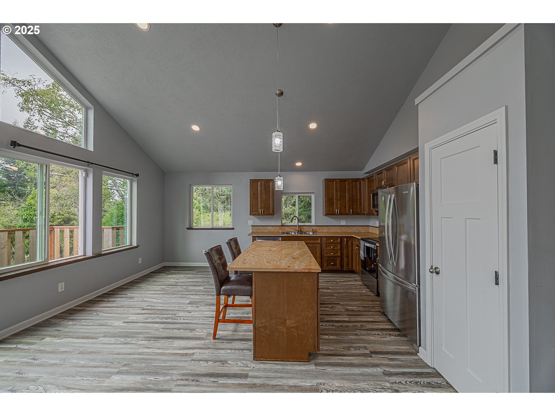 2547 Pony Creek Road North Bend, OR 97459 - Photo 20 of 48 Bedroom, Owner's Suite
