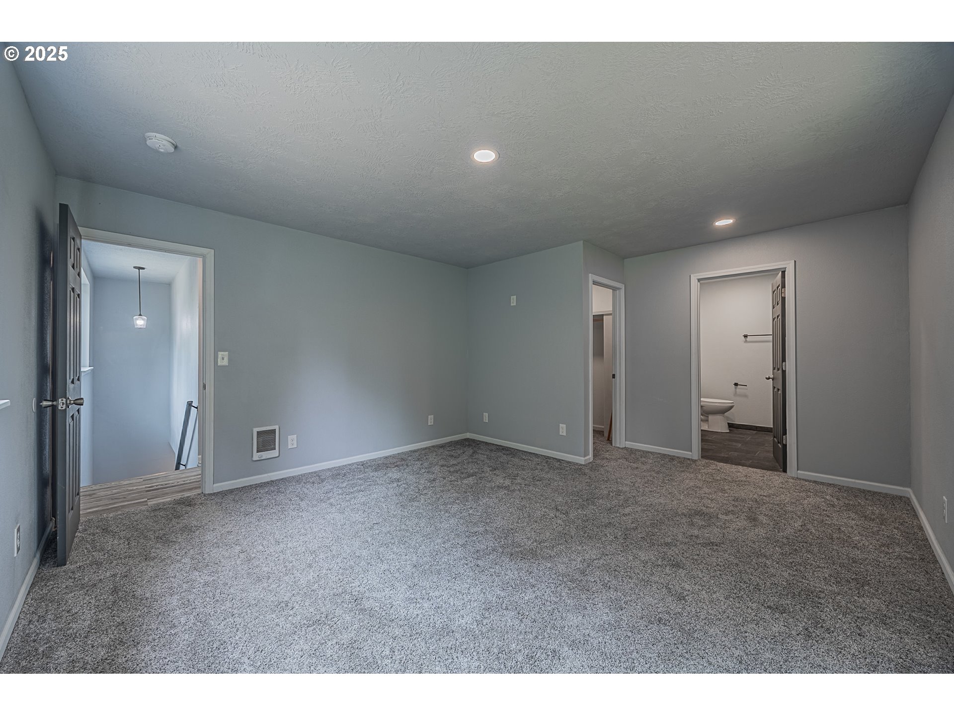 2547 Pony Creek Road North Bend, OR 97459 - Photo 29 of 48 Laundry