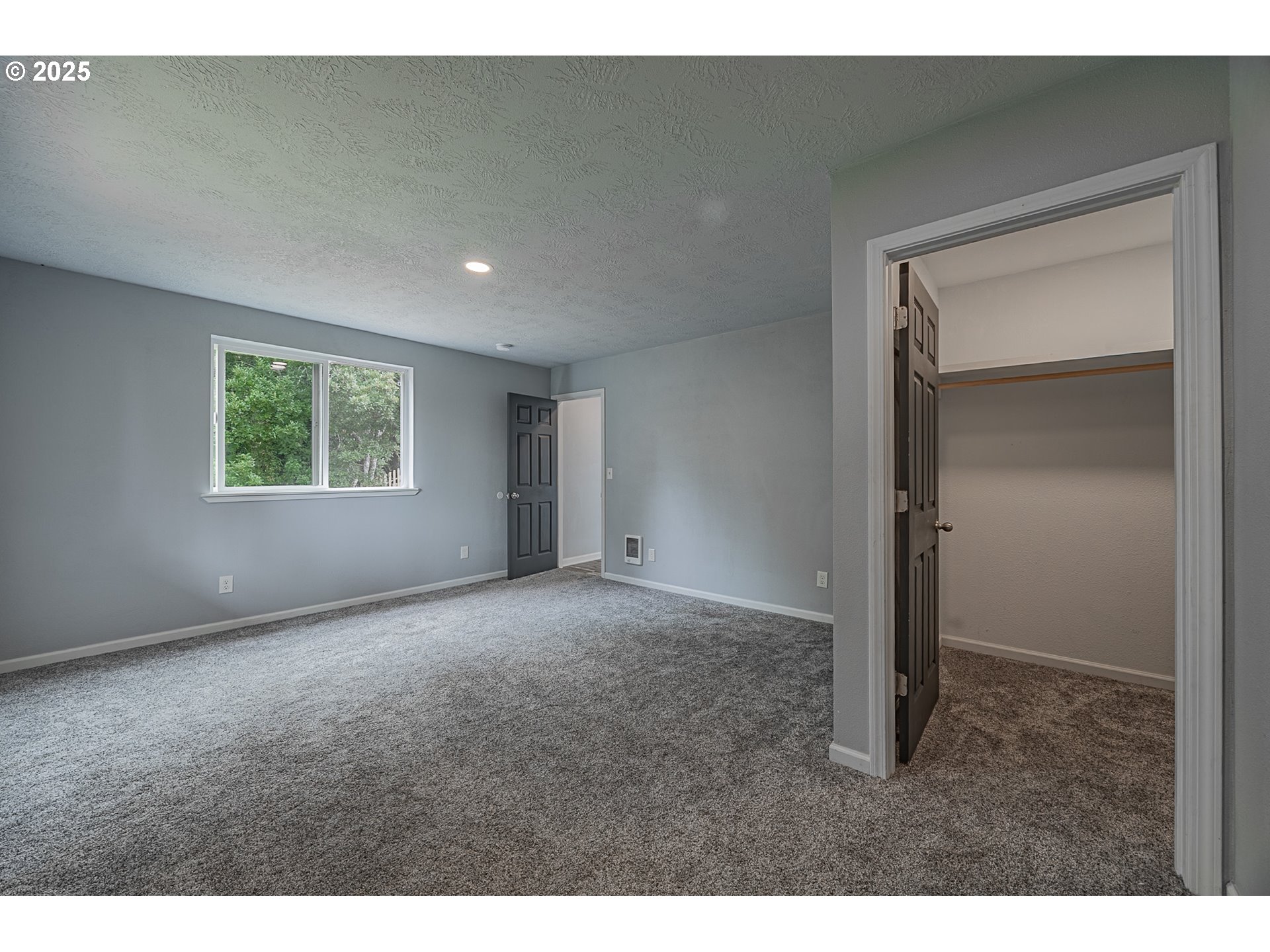 2547 Pony Creek Road North Bend, OR 97459 - Photo 31 of 48 Bonus Room