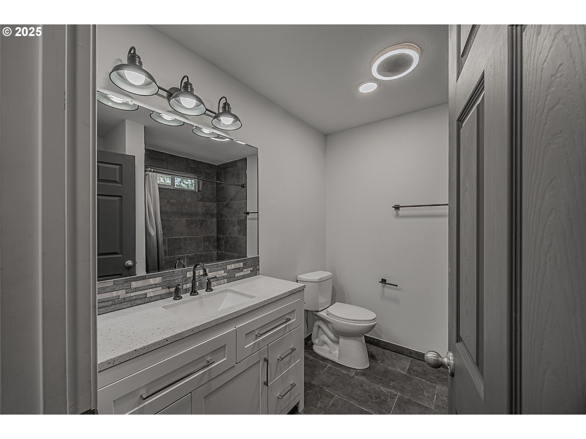 2547 Pony Creek Road North Bend, OR 97459 - Photo 33 of 48 Gallery Image 33