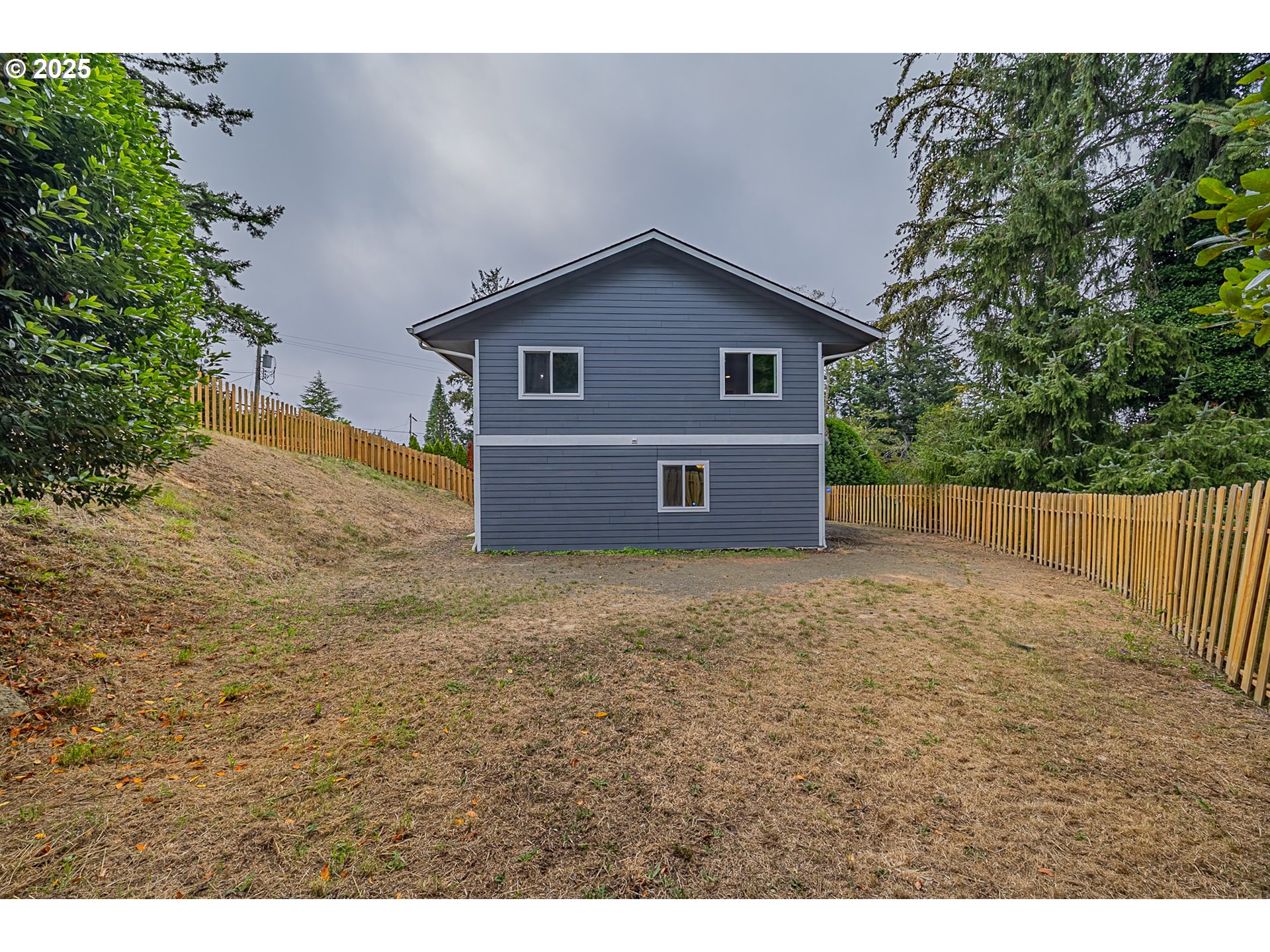 2547 Pony Creek Road North Bend, OR 97459 - Photo 5 of 48 Kitchen
