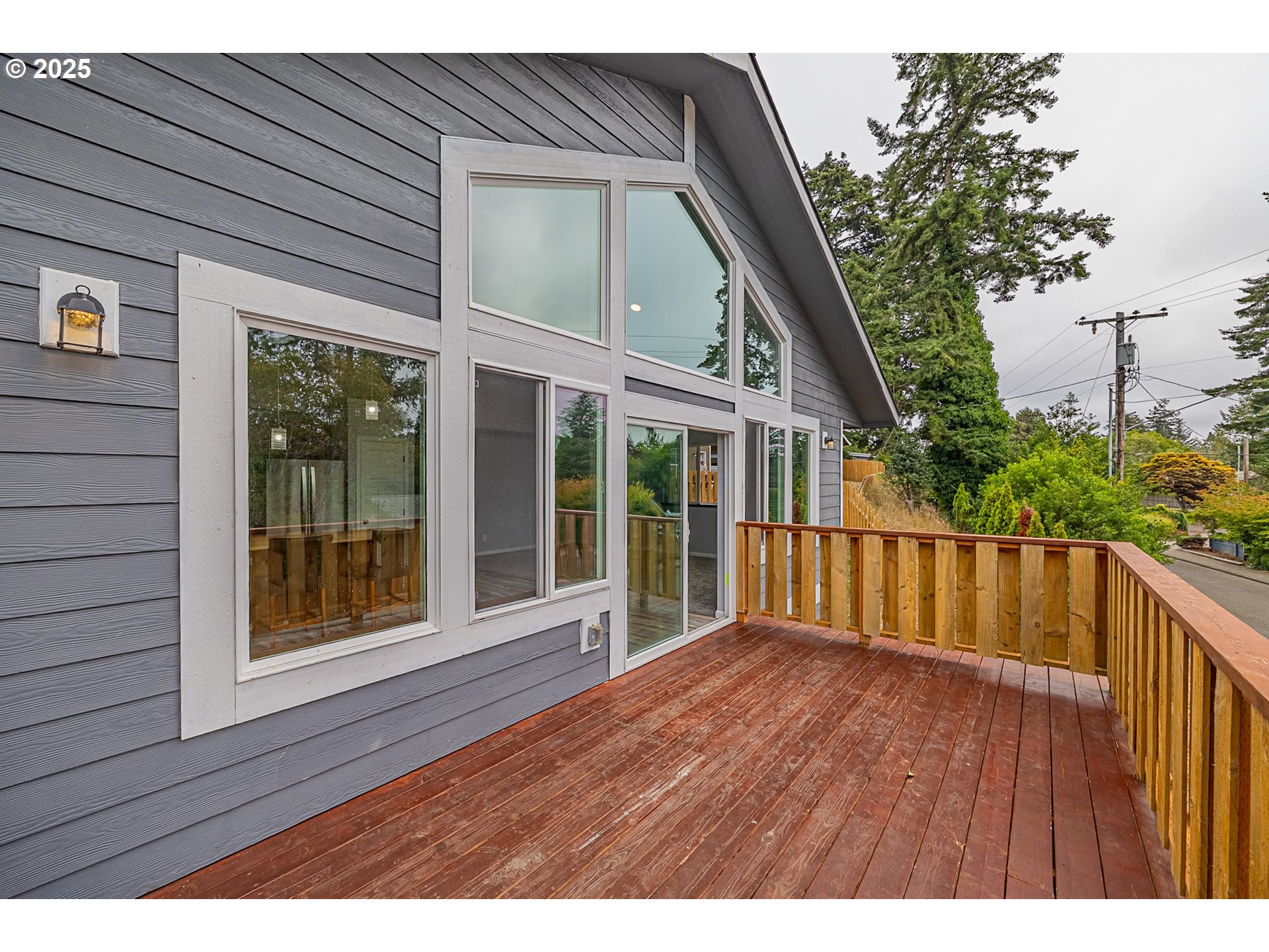 2547 Pony Creek Road North Bend, OR 97459 - Photo 6 of 48 Kitchen