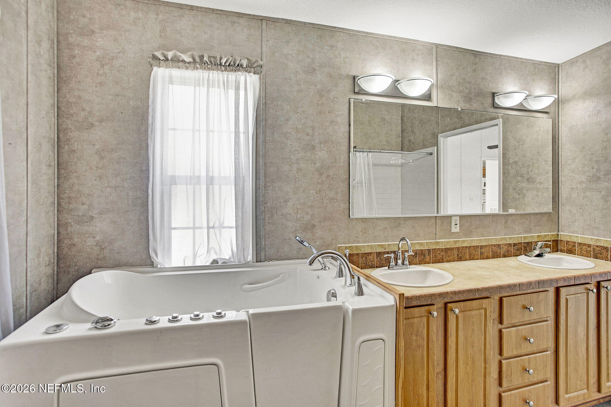 5891 Sequoia Road Keystone Heights, FL 32656 - Photo 15 of 29 a bathroom with a sink and a bathtub