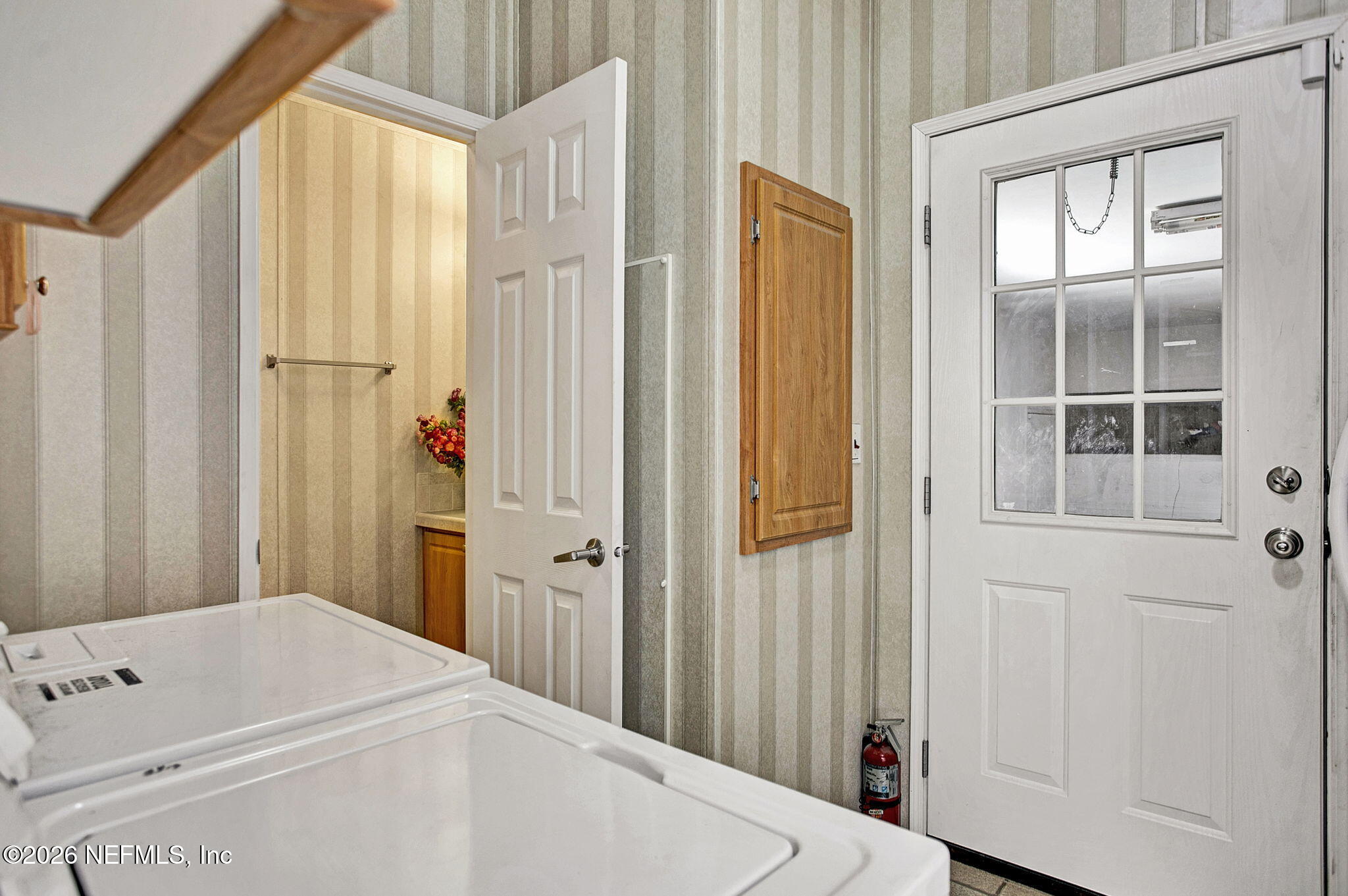 5891 Sequoia Road Keystone Heights, FL 32656 - Photo 19 of 29 a bathroom with a sink a mirror and a shower