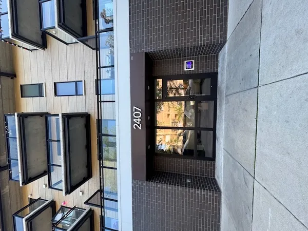 $2,100 | 2407 West Eastwood Avenue, Unit 501, Chicago, IL 60625