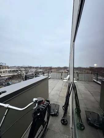 $2,100 | 2407 West Eastwood Avenue, Unit 501, Chicago, IL 60625