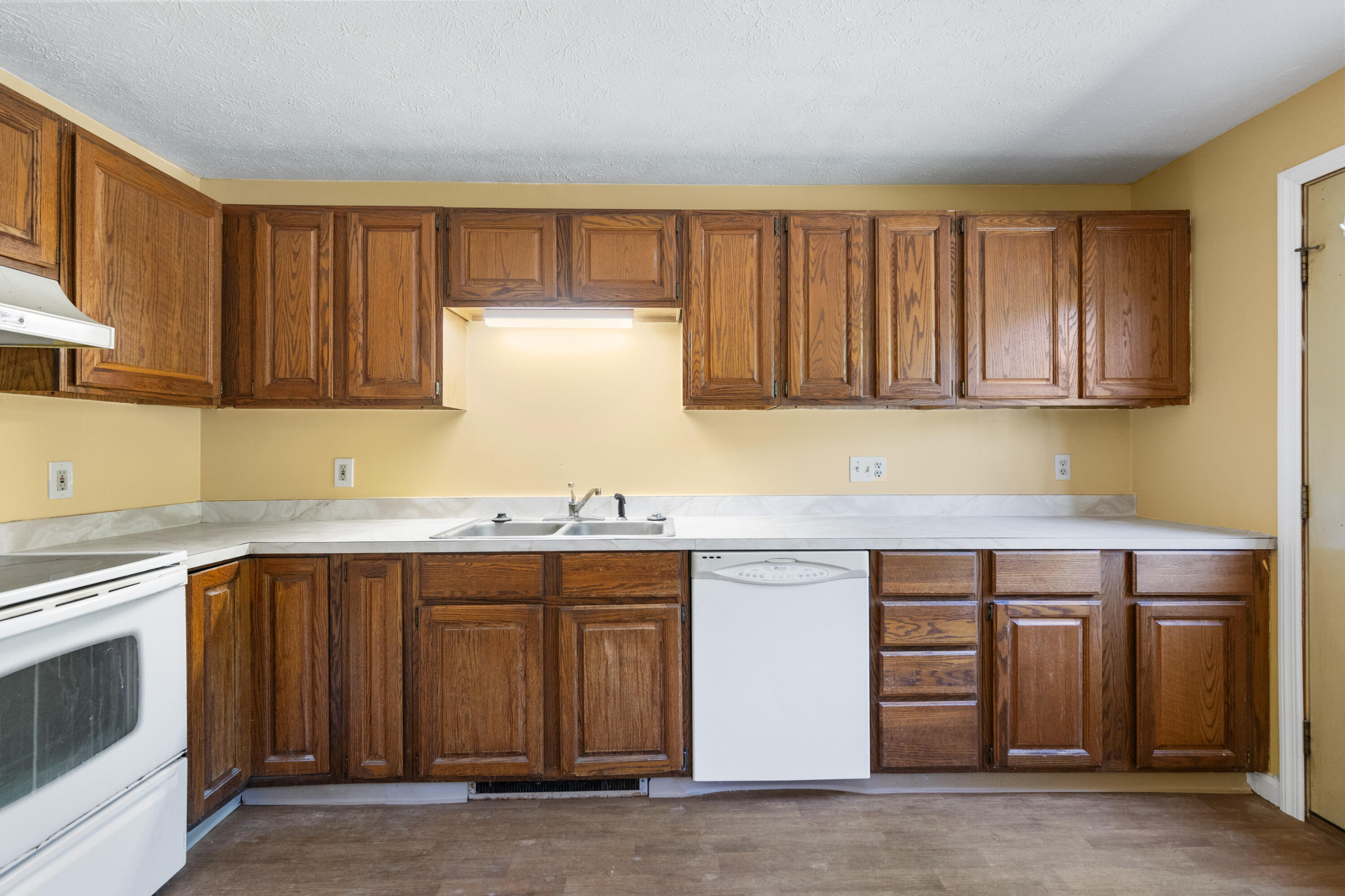 82 Cascade Road, Unit 3 Old Orchard Beach, ME 04064 - Photo 5 of 29 Kitchen