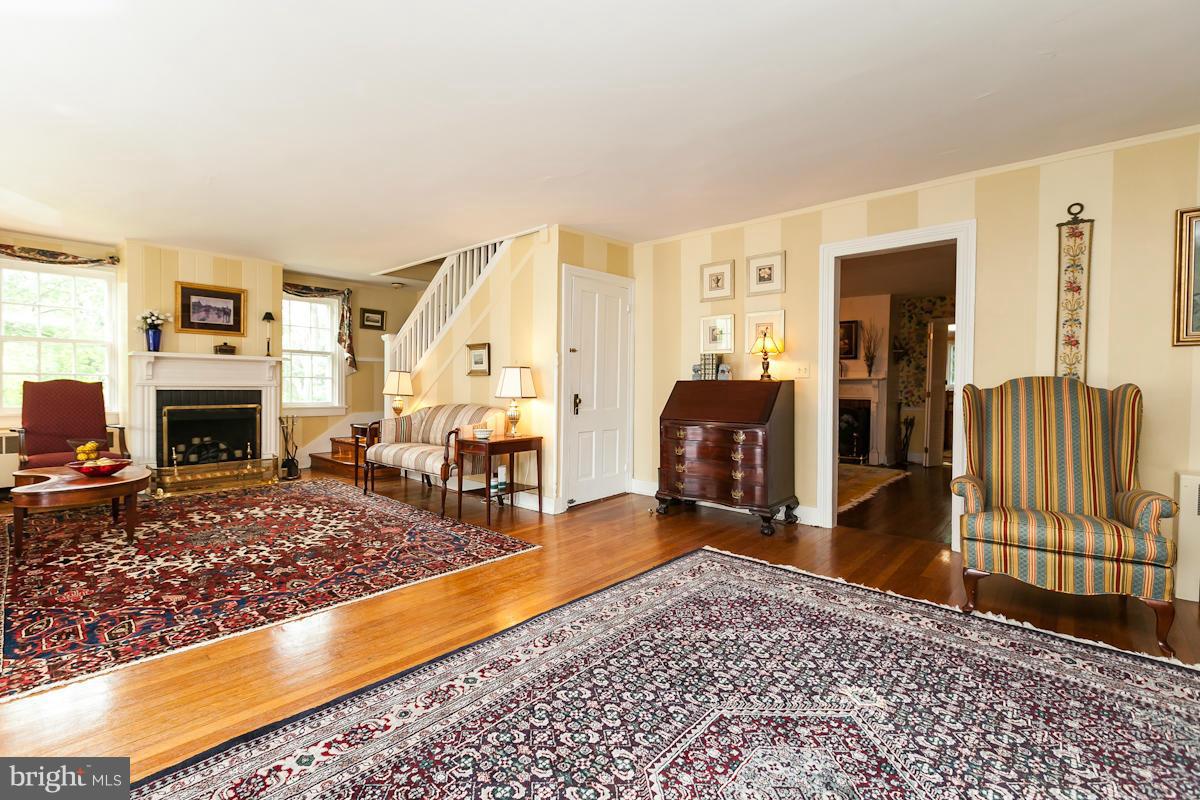16501 York Road Monkton, MD 21111 - Photo 4 of 30 Living Room