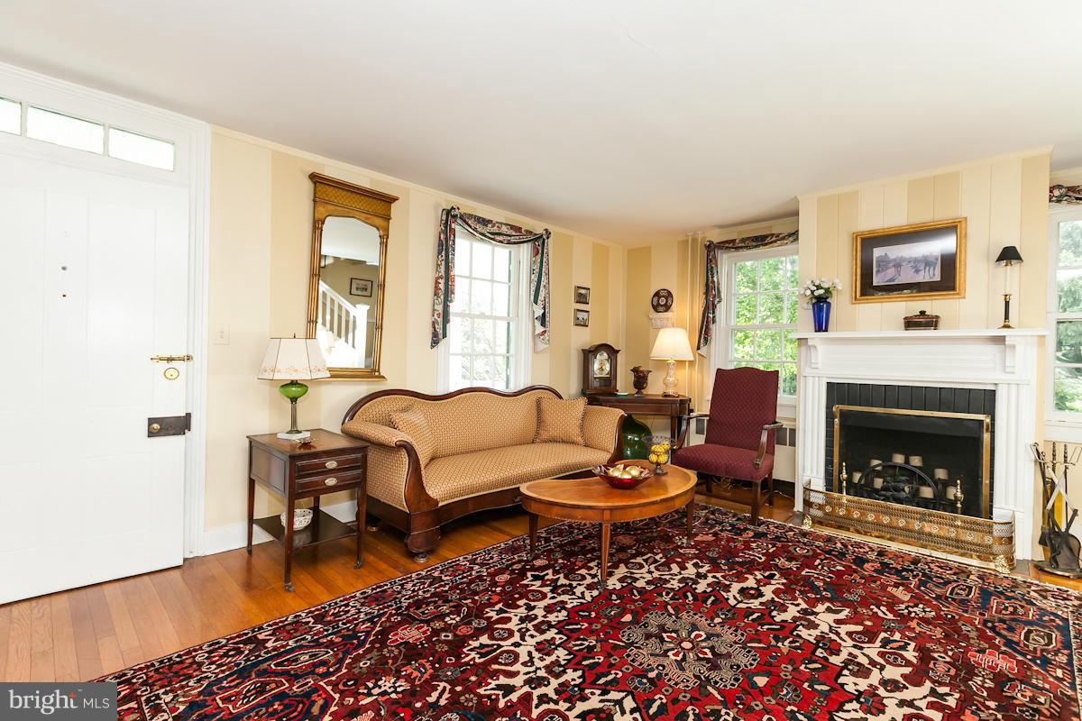 16501 York Road Monkton, MD 21111 - Photo 5 of 30 Living Room