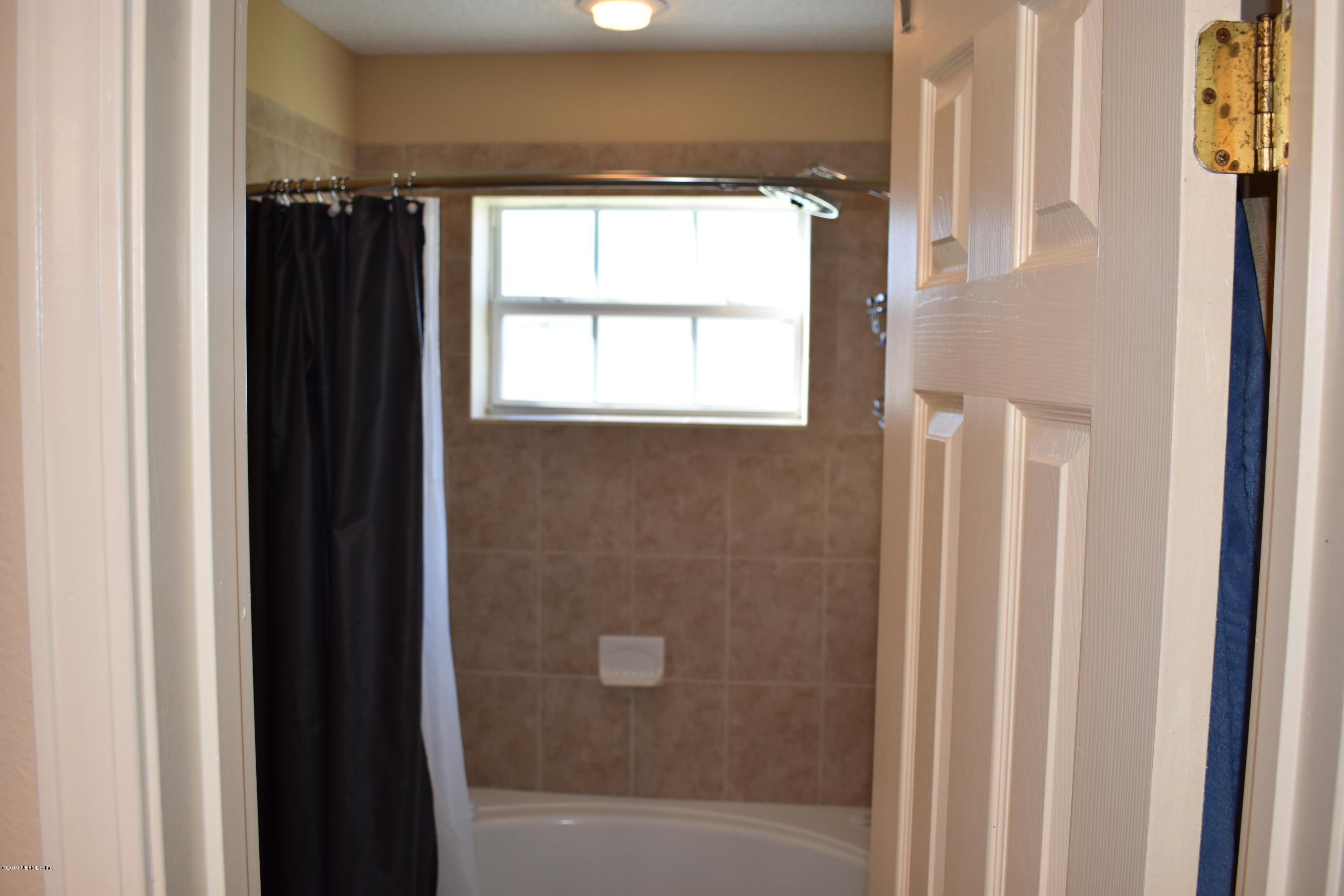 2844 Tinsley Road Jacksonville, FL 32218 - Photo 14 of 19 Garden tub
